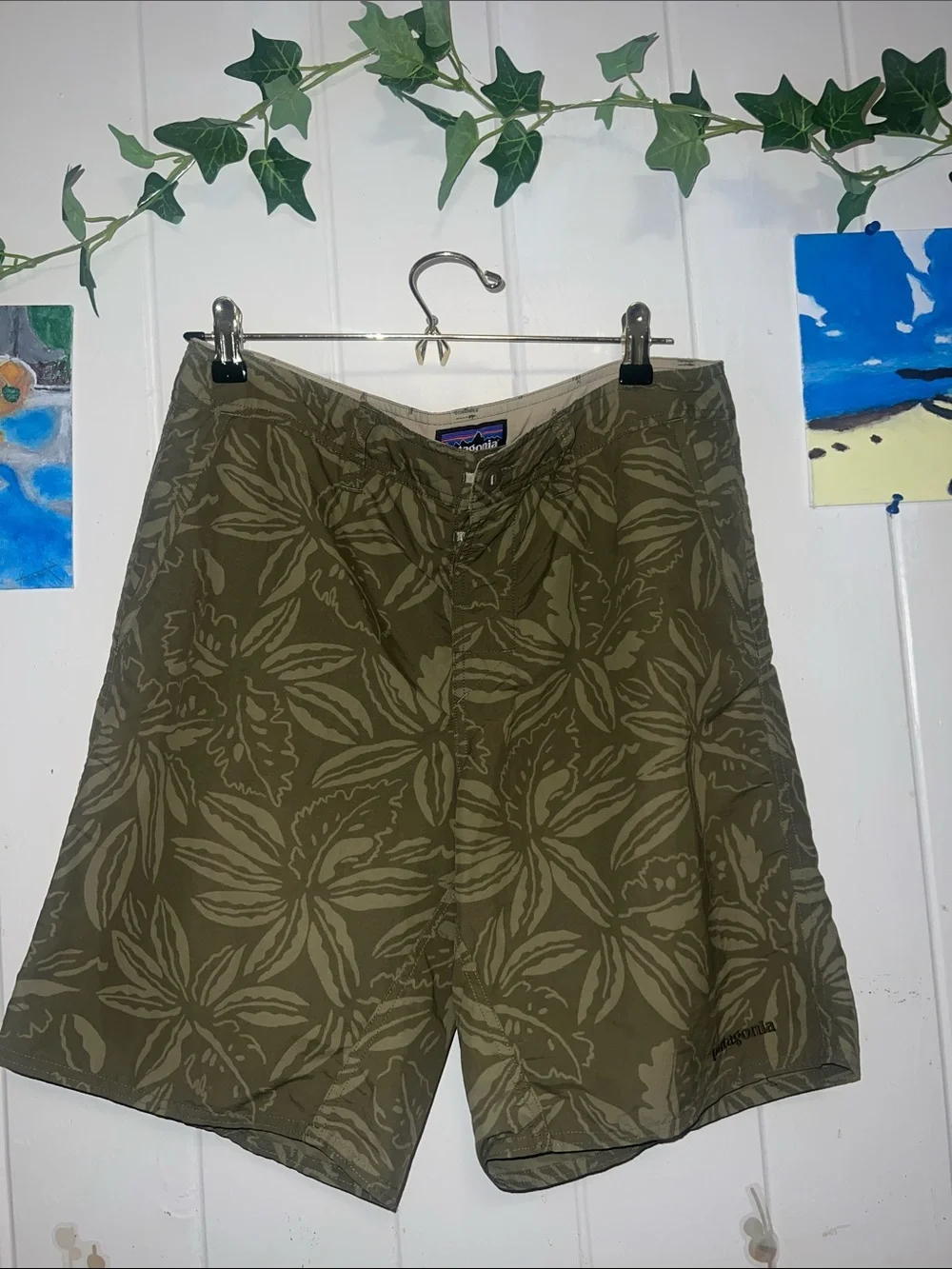 🌹🌺🥀Patagonia Olive Green Floral Board Shorts